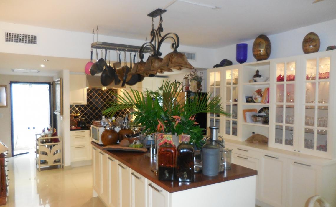 Kitchen Villa Daron Almond Grove