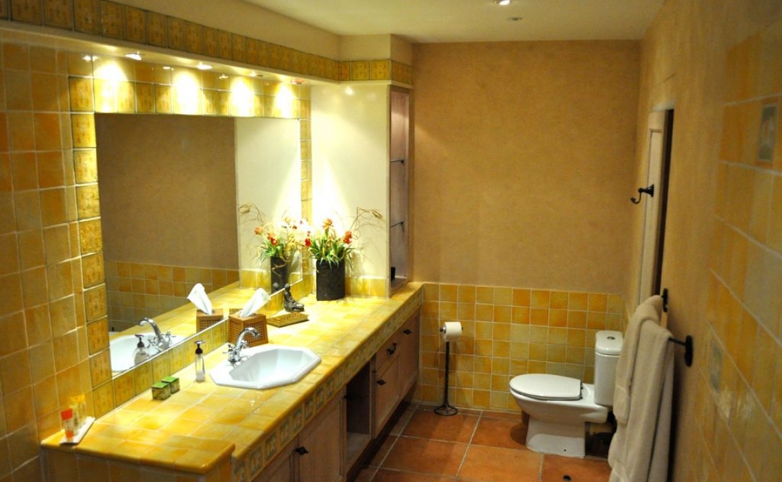 bathroom2